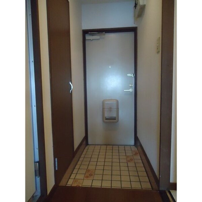 物件内観写真7　(玄関)