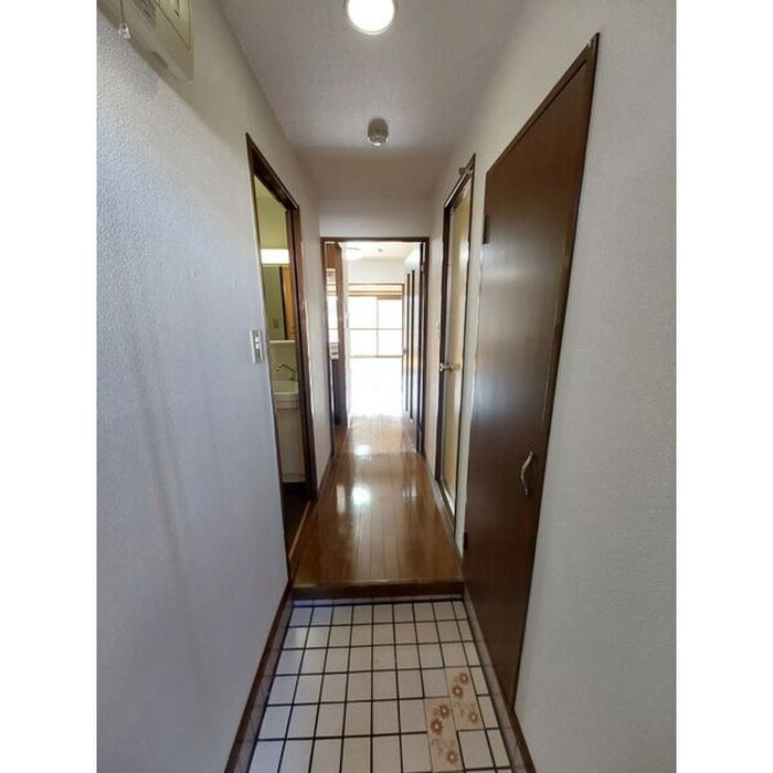 物件内観写真7　(玄関)