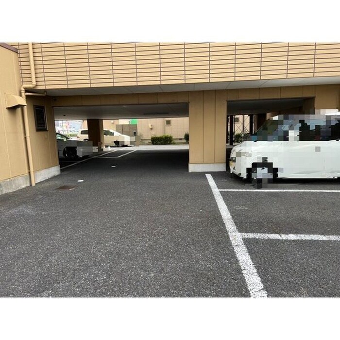 物件外観写真5　(駐車場)