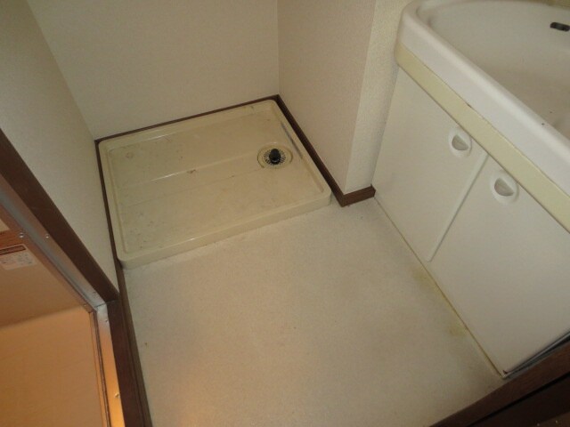 物件内観写真10　(洗濯機置場)