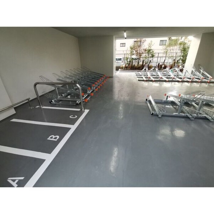 物件外観写真5　(駐輪場)