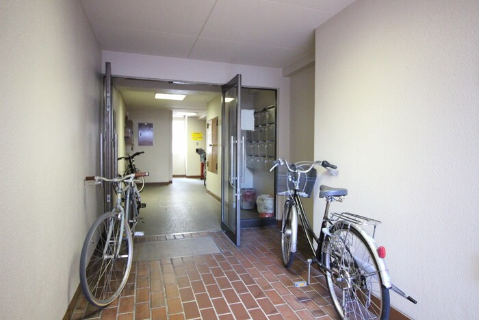 物件外観写真4　(エントランス部分)