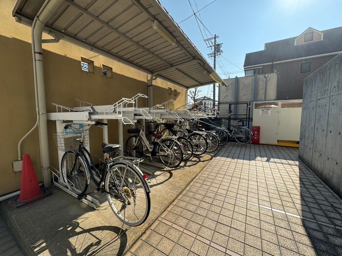 物件外観写真3　(駐輪場)