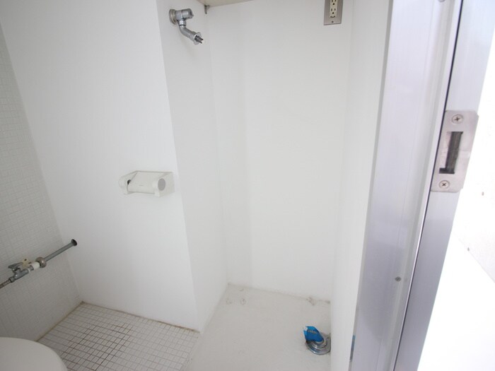 物件内観写真13　(洗濯機置場)