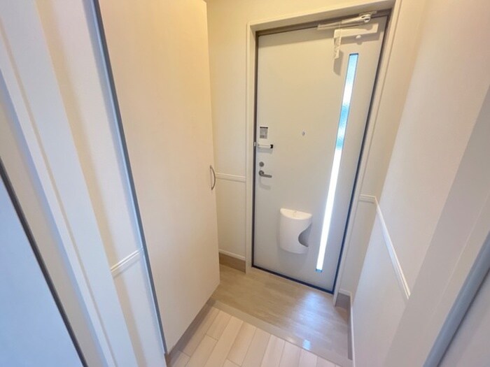 物件内観写真12　(玄関)