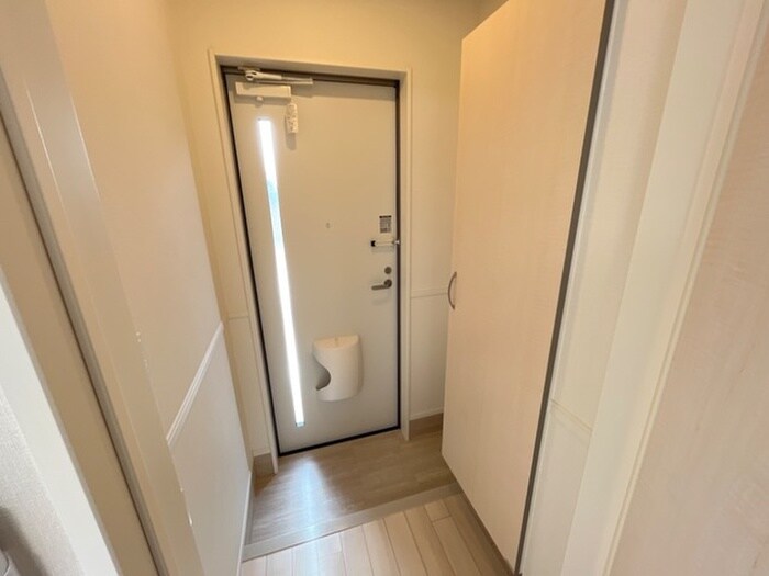 物件内観写真18　(玄関)
