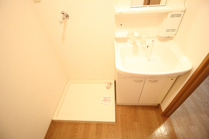 物件内観写真16　(洗濯機置場)