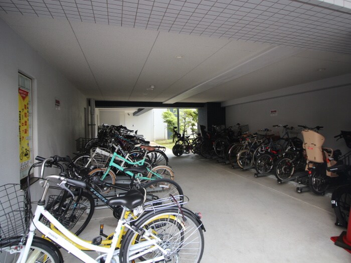 物件外観写真4　(駐輪場)