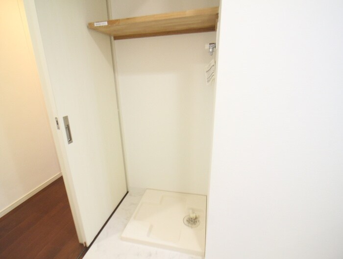 物件内観写真16　(洗濯機置場)