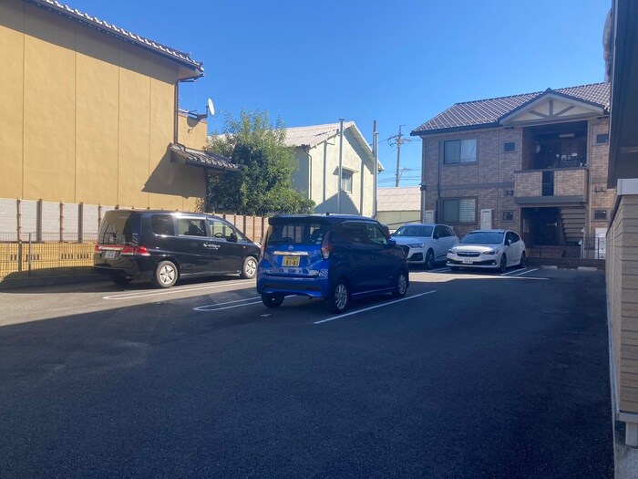 物件外観写真2　(駐車場)