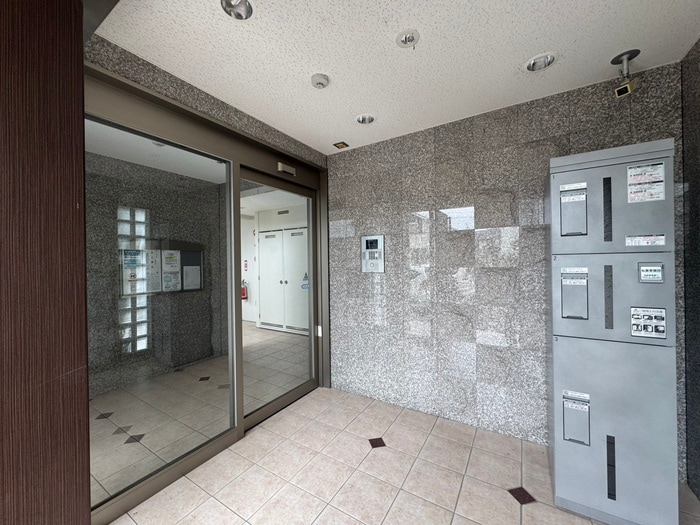 物件外観写真3　(エントランス部分)