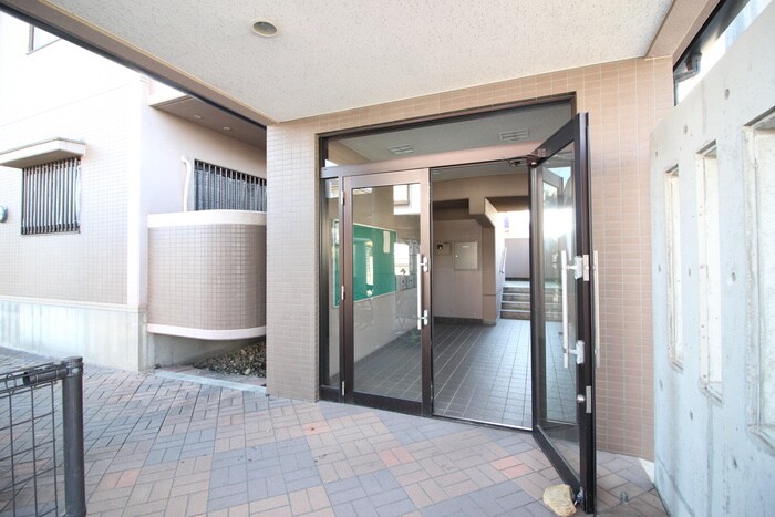 物件外観写真4　(エントランス部分)