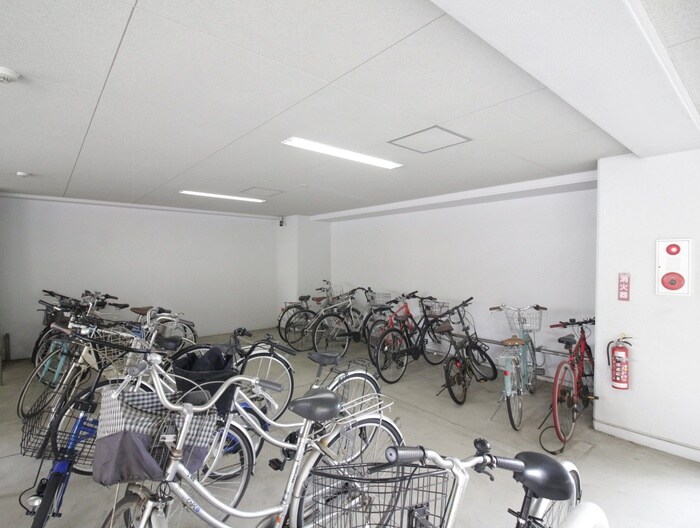 物件外観写真4　(駐輪場)