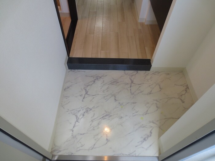 物件内観写真15　(玄関)