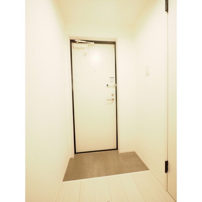 物件内観写真7　(玄関)