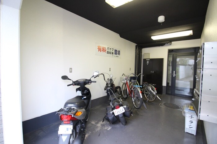 物件外観写真3　(駐輪場)