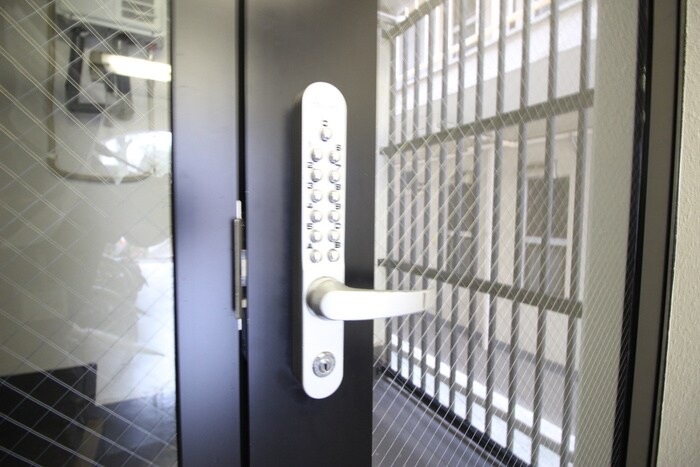 物件外観写真5　(エントランス部分)