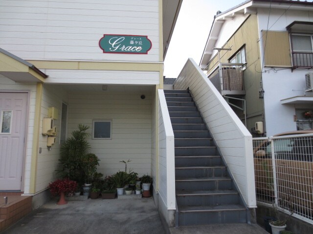 物件外観写真3　(エントランス部分)