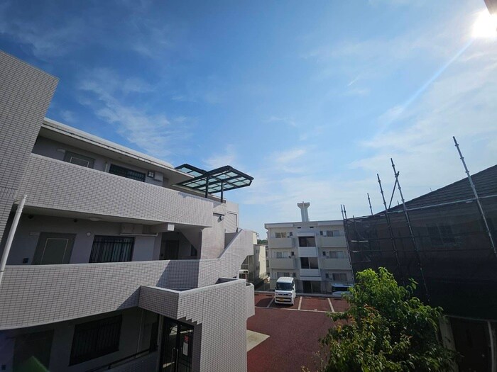 物件内観写真13　(室内からの展望)