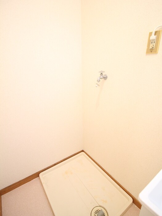 物件内観写真8　(洗濯機置場)