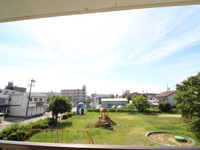 物件内観写真18　(室内からの展望)