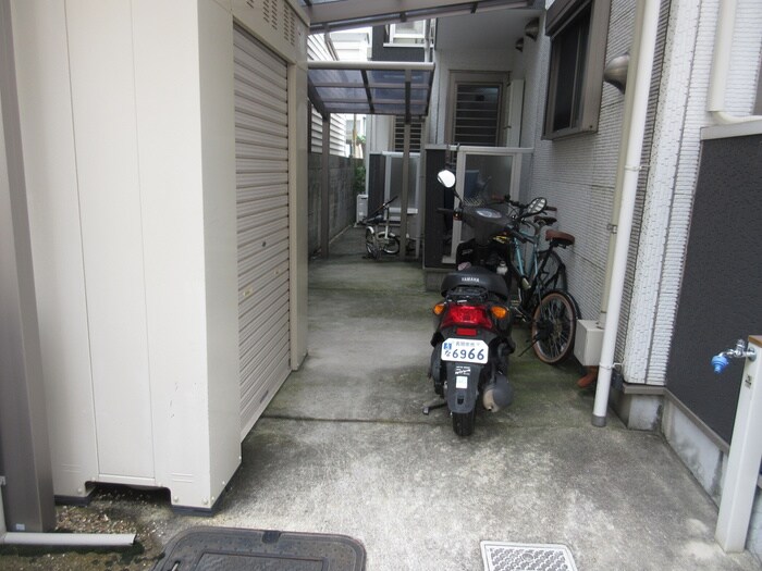 物件外観写真4　(駐輪場)