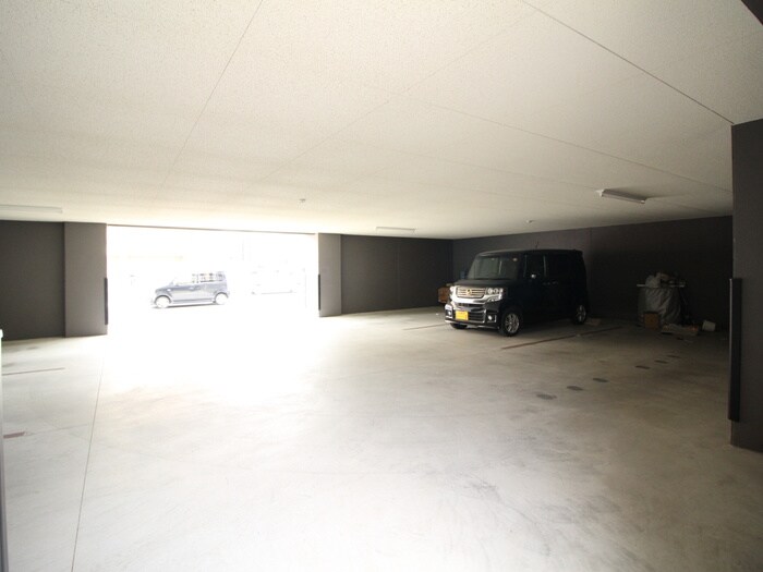 物件外観写真5　(駐車場)