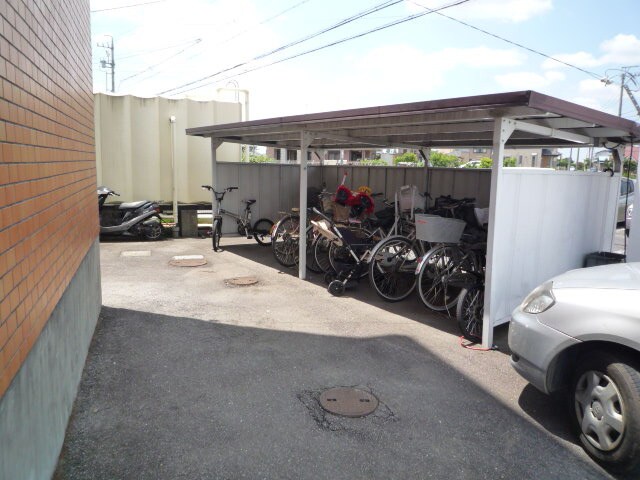 物件外観写真2　(駐輪場)