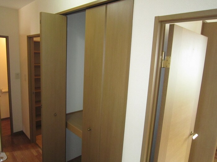 物件内観写真13　(収納)