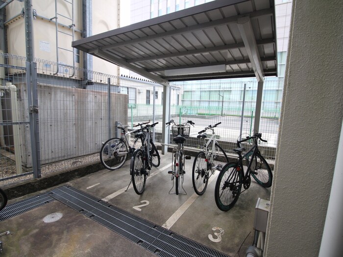 物件外観写真4　(駐輪場)