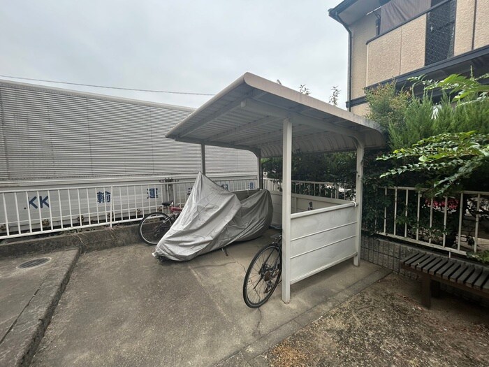 物件外観写真4　(駐輪場)