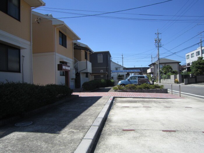 物件外観写真4　(駐車場)