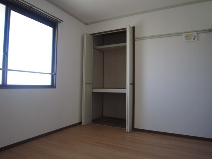 物件内観写真12　(収納)