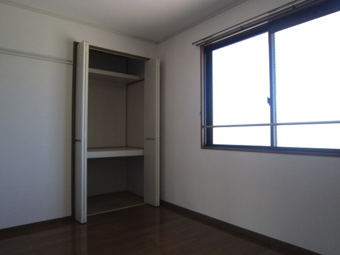 物件内観写真12　(収納)