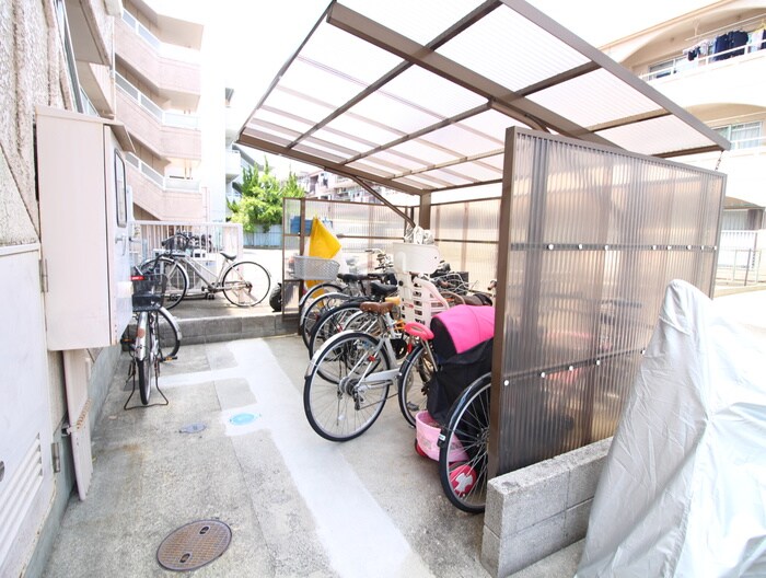 物件外観写真3　(駐輪場)
