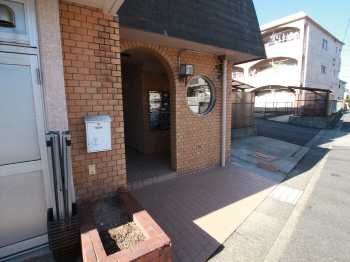 物件外観写真4　(エントランス部分)