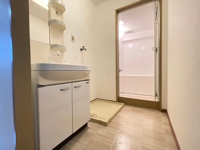 物件内観写真12　(洗濯機置場)