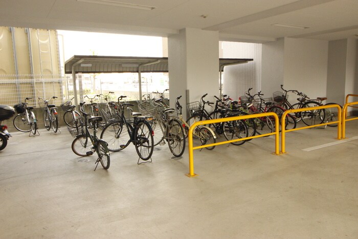 物件外観写真6　(駐輪場)