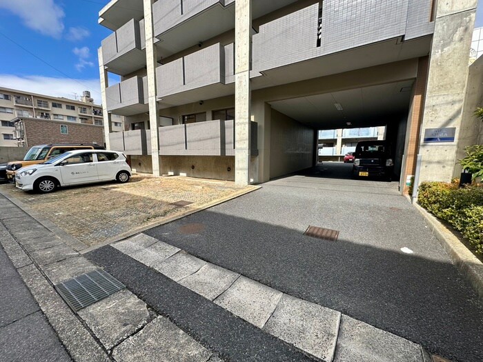 物件外観写真3　(駐車場)