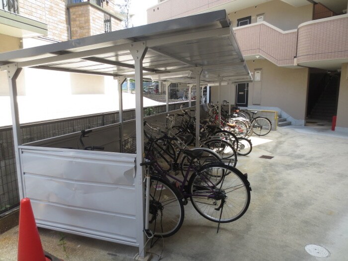 物件外観写真3　(駐輪場)