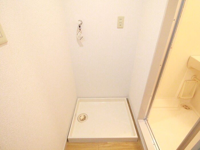 物件内観写真12　(洗濯機置場)