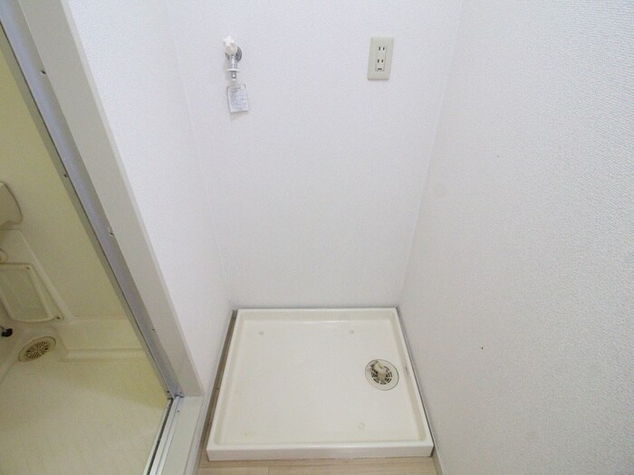 物件内観写真13　(洗濯機置場)