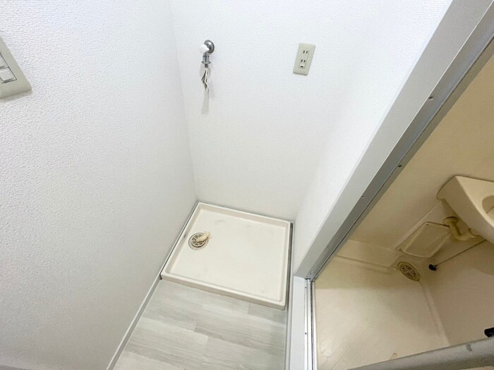 物件内観写真16　(洗濯機置場)