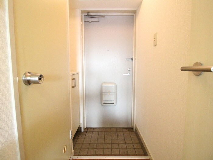 物件内観写真16　(玄関)