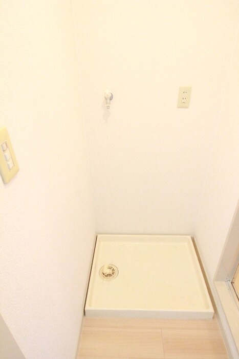 物件内観写真18　(洗濯機置場)