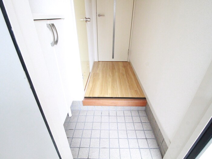 物件内観写真18　(玄関)