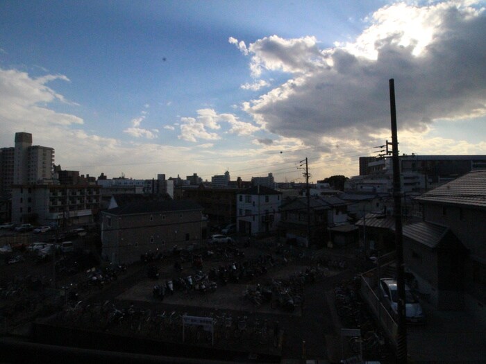 物件内観写真22　(室内からの展望)