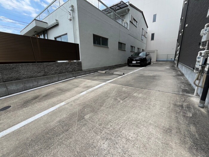 物件外観写真5　(駐車場)