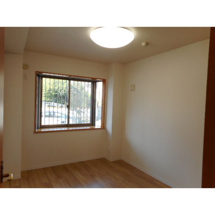 物件内観写真4　(居室)