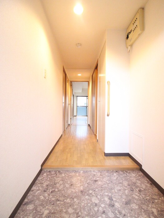 物件内観写真10　(玄関)